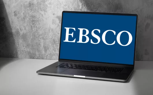 Ekran laptopa  z napisem EBSCO