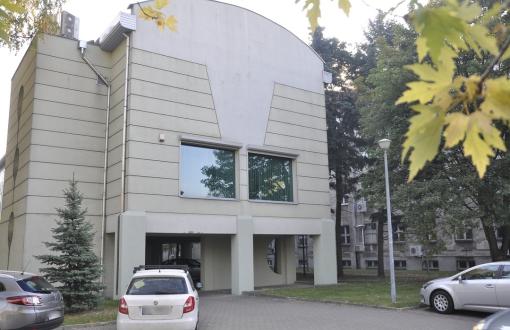 Zdjęcie przedstawiające budynek Biblioteki Chemicznej.