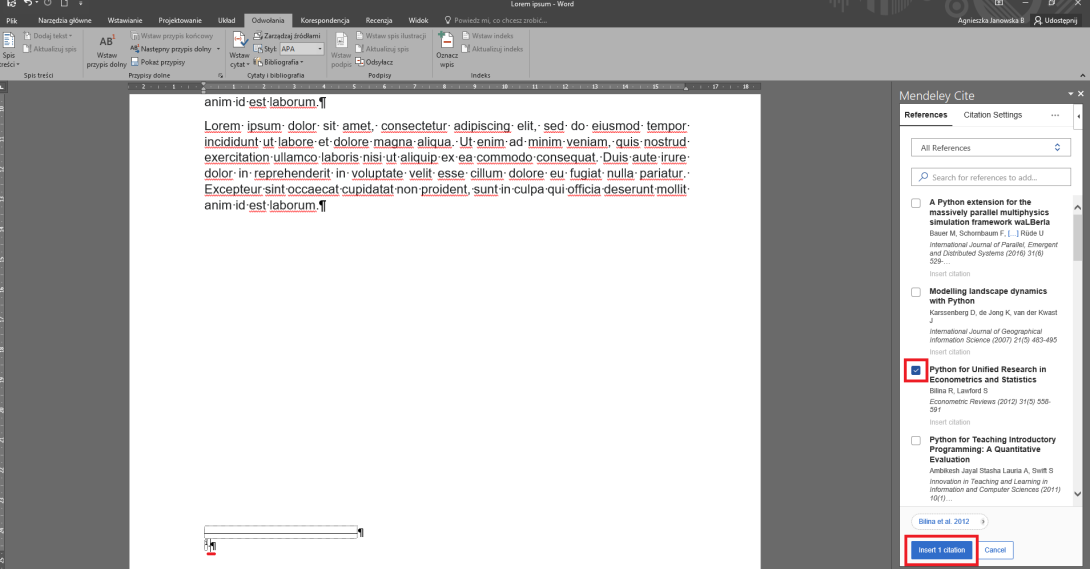 Zdjęcie przedstawiające wstawianie odwołania do literatury w przypis dolny za pomocą wtyczki Mendeley Cite.